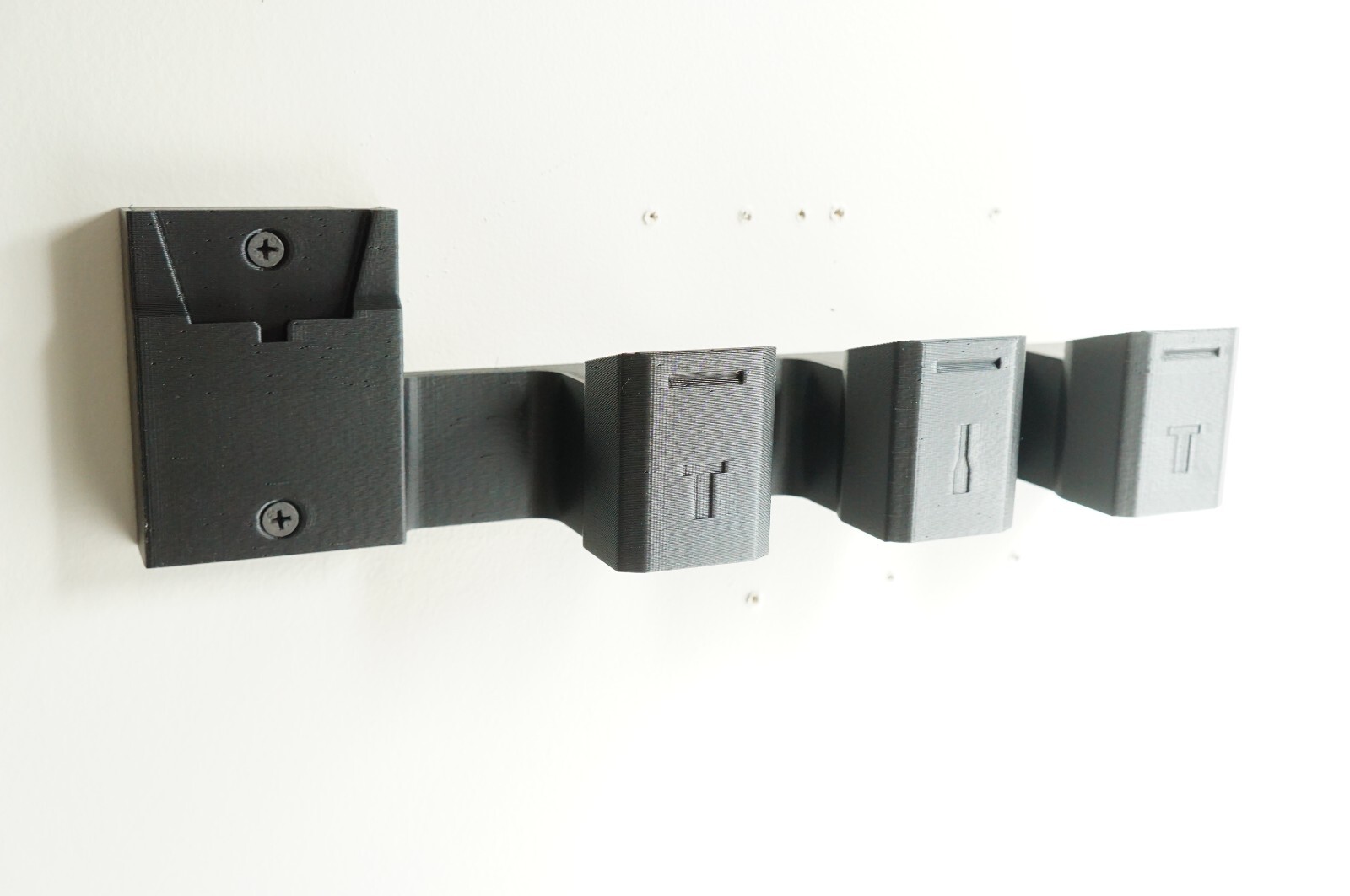 Shark Vacuum Wall Mount Mounting Bracket Dock Holder For Shark IZ202 w/ Screws