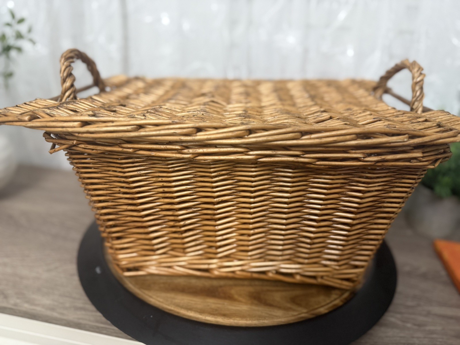 Gift Tree Wicker Basket Lift-Off Lid Storage Picnic Basket Handles