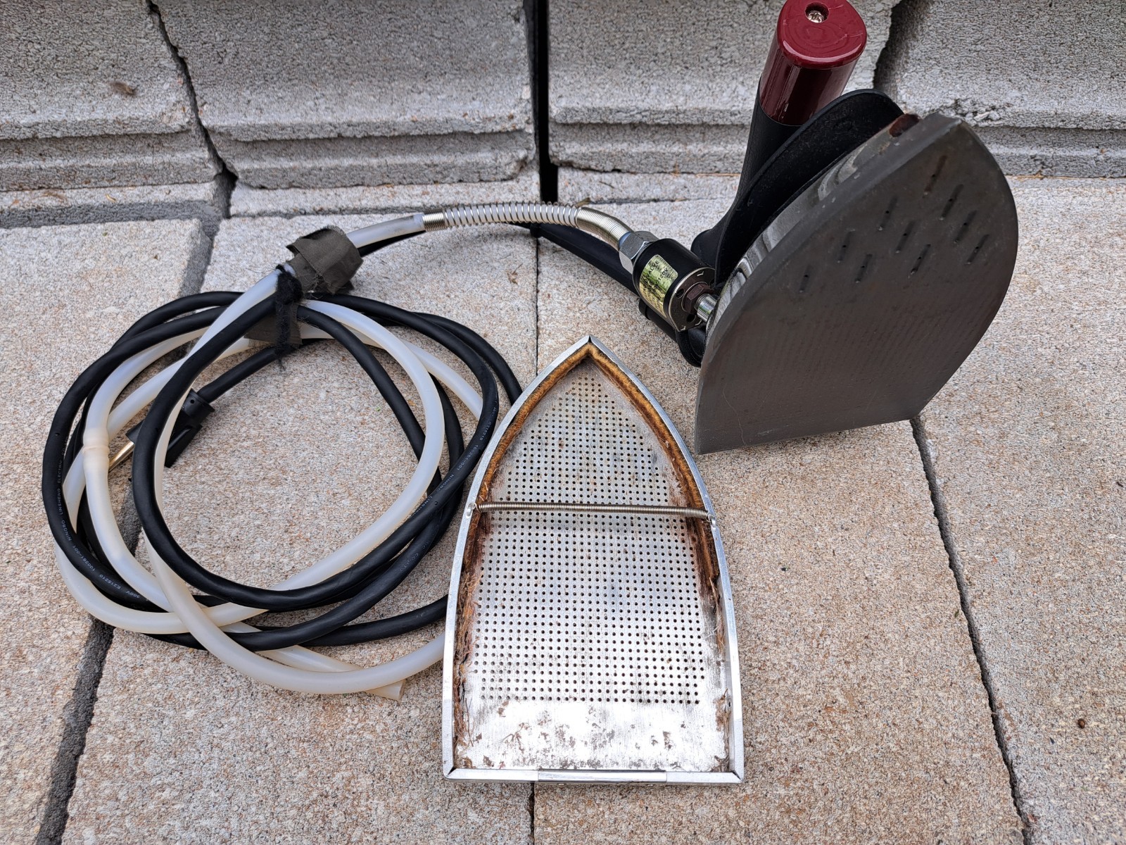 Hot-Steam SGB-900 120V/1000W Gravity Water Fed Iron Ceramic Hot Plate Cover