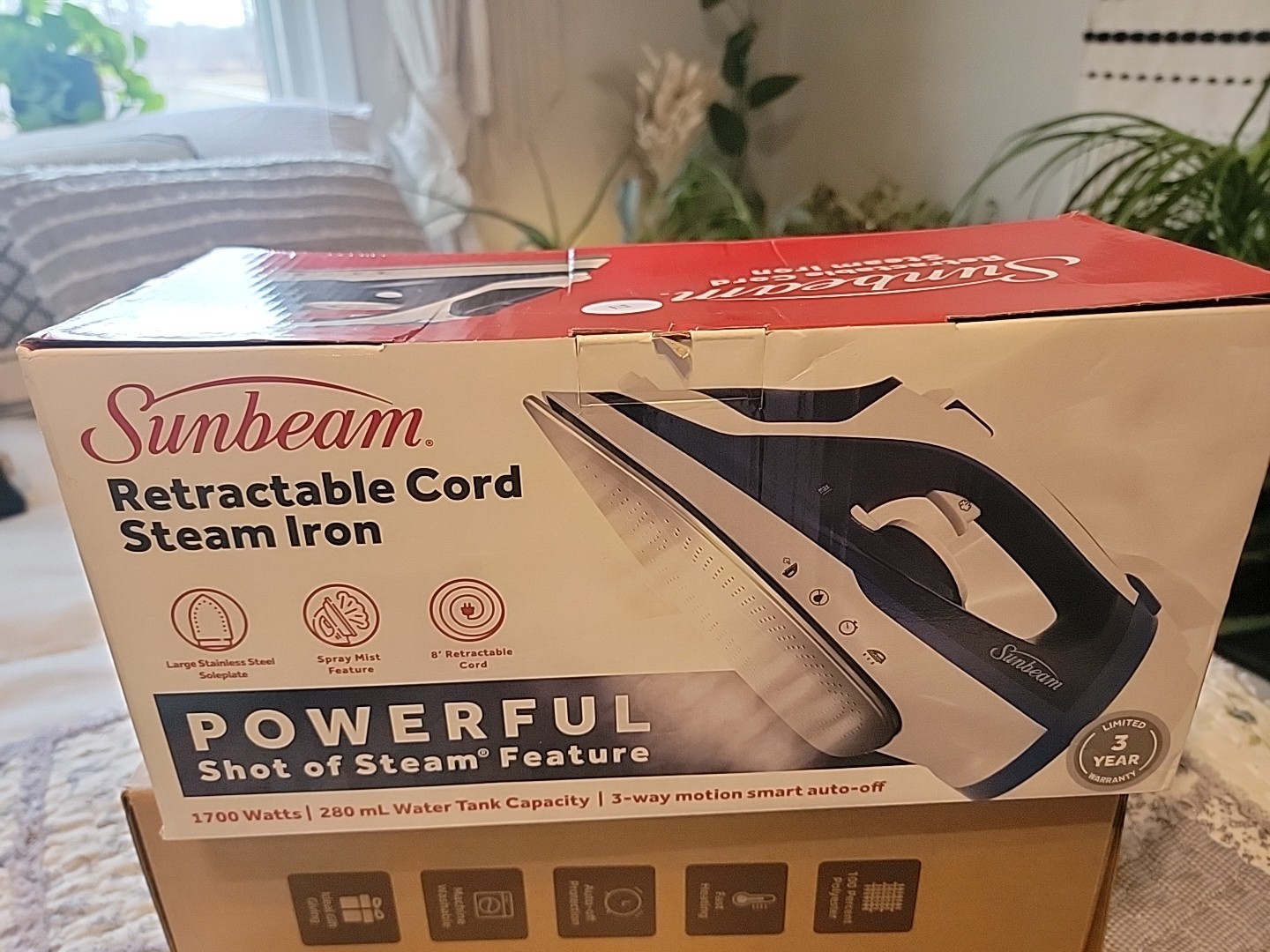 Sunbeam 1700W Steam Iron – Retractable Cord – 280ml Warer Tank -New!