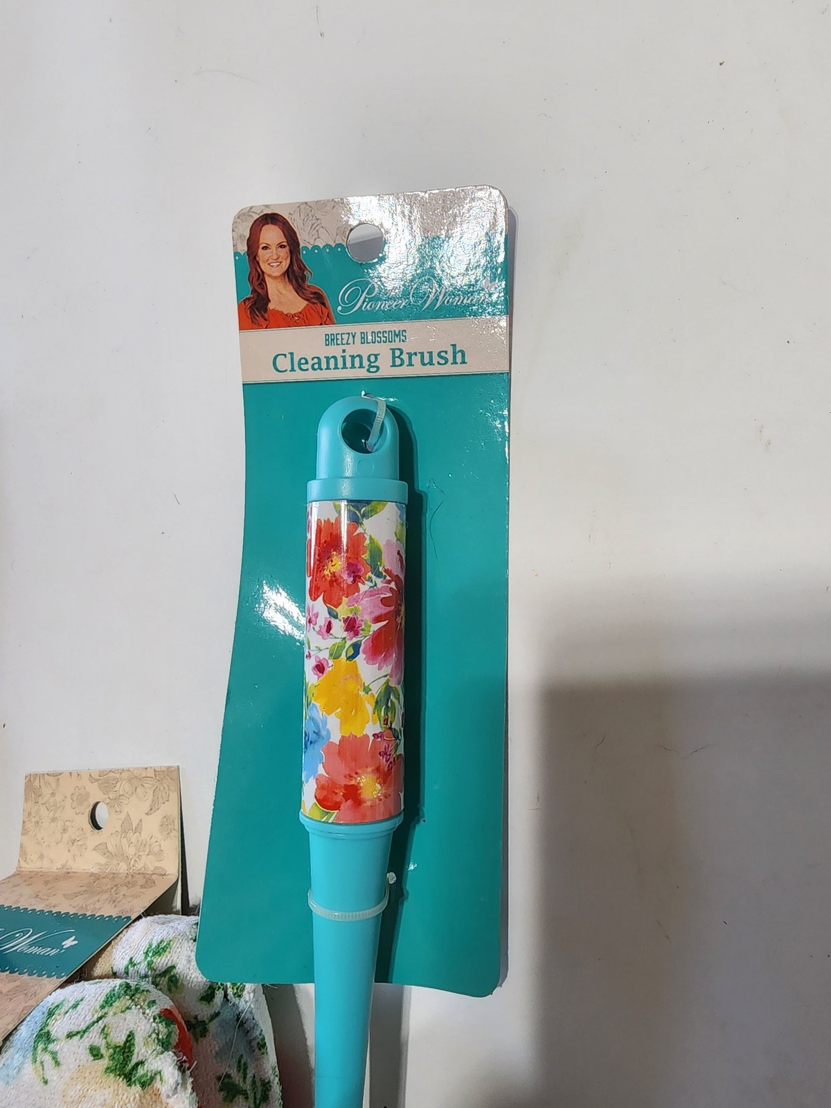 The Pioneer Woman Breezy Blossom Heavy Duty Cleaning Gloves – One Size Fits Most
