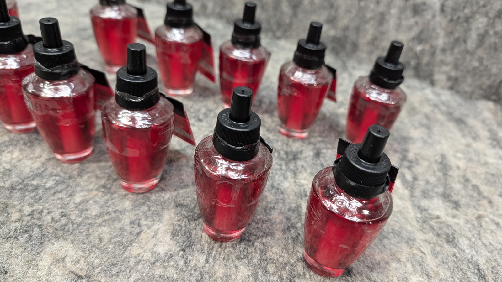 🔥10 + 1🔥 Bath & Body Works Wallflower WINTER CANDY APPLE Bulbs 0.8 fl oz
