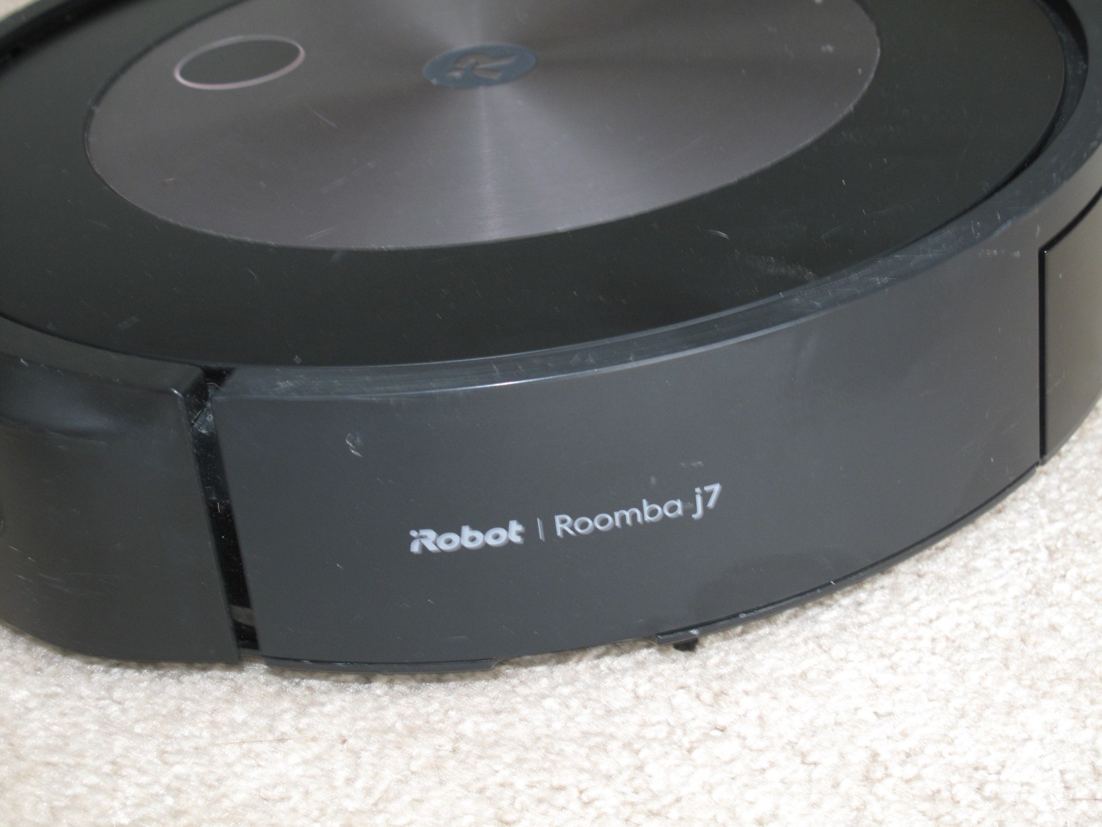 iRobot Roomba j7 Wifi Robot Vacuum with Charging Base