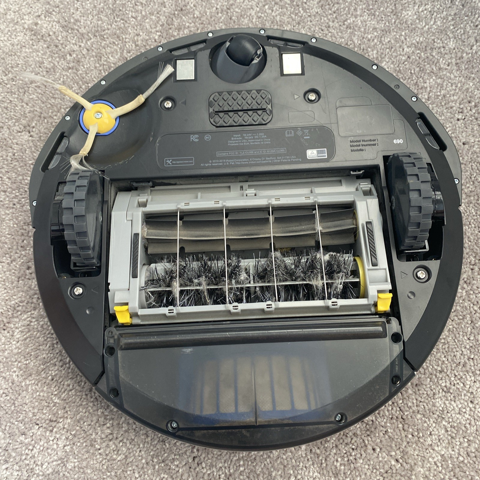 iRobot Roomba R690020 690 Wi-Fi Connected Vacuuming Robot
