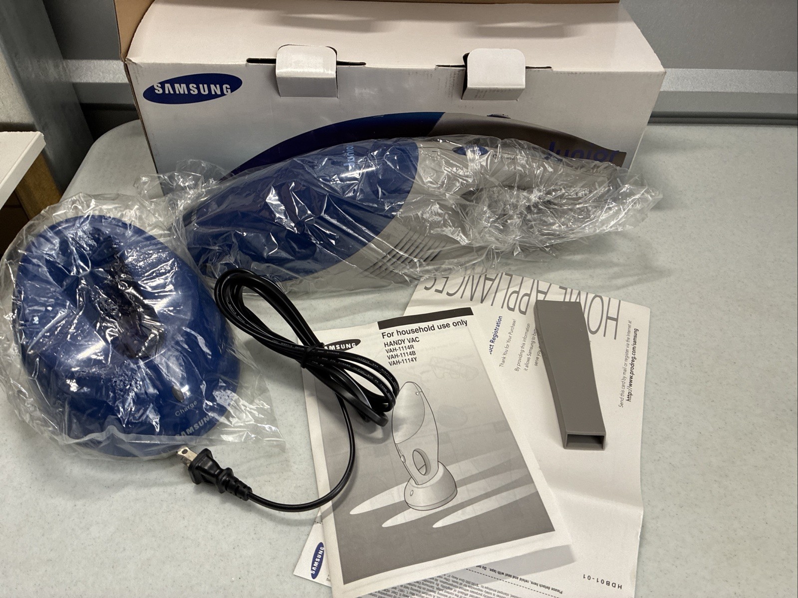 Vintage Samsung Junior Hand Held Vacuum New NOS VAH-1114B