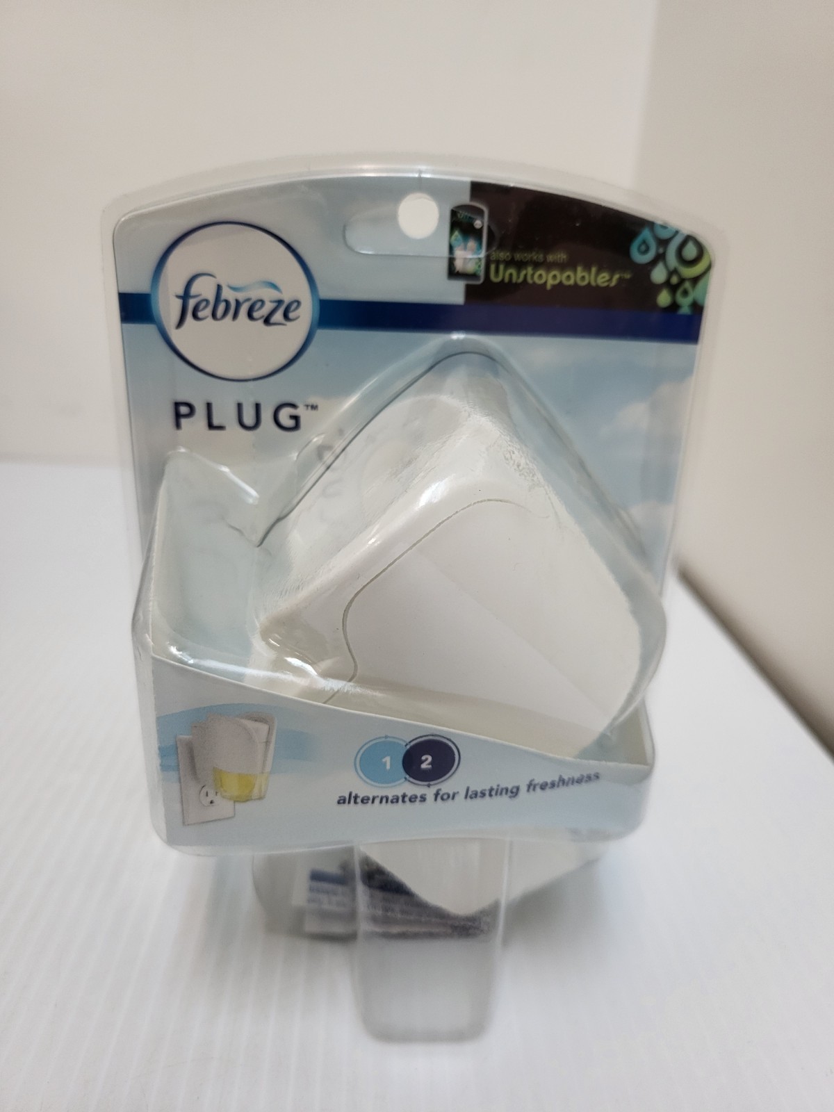Febreze Noticeables 2 In 1 Alternating Scented Oil Warmer Plug In – White