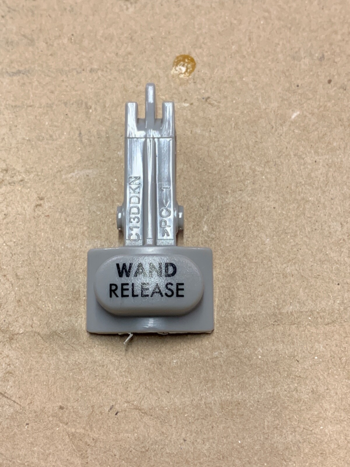 Kenmore Elite PowerMate KC13DDKNZMUH KC13DDKNZMUQ Vacuum Wand Button Clip