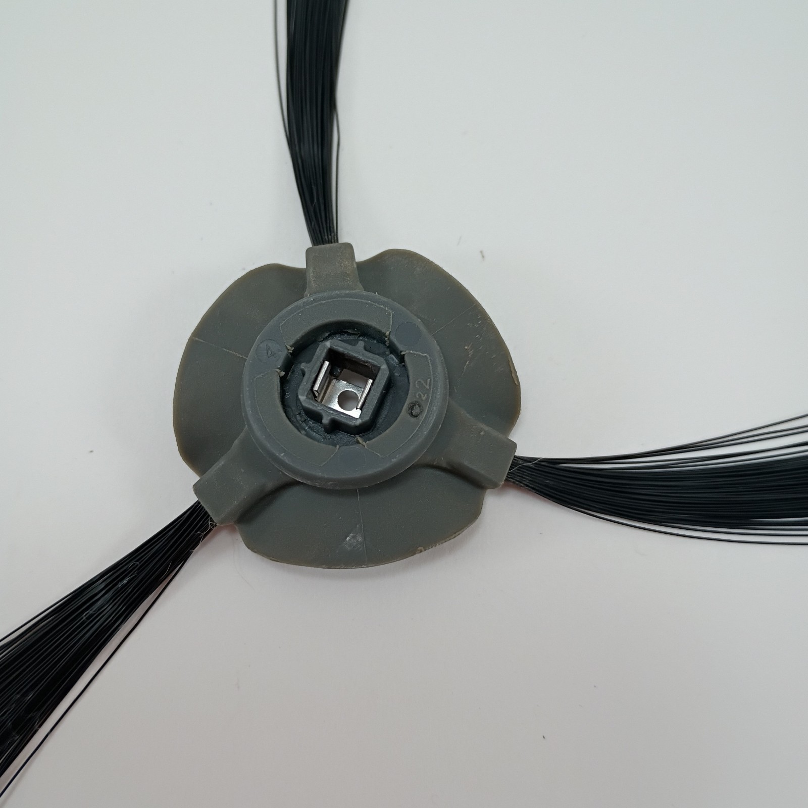 Shark MATRIX Robot Vacuum UR2360EEUS Side Brush 3-arm Spinning REPLACEMENT PART
