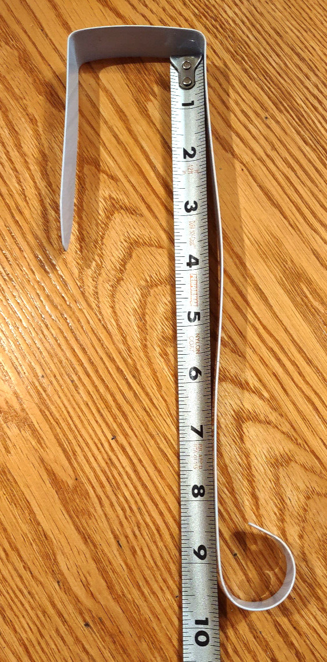 Metal Over the Door Wreath Hanger White 9.5 in Long Up to 2.25 in Door Width