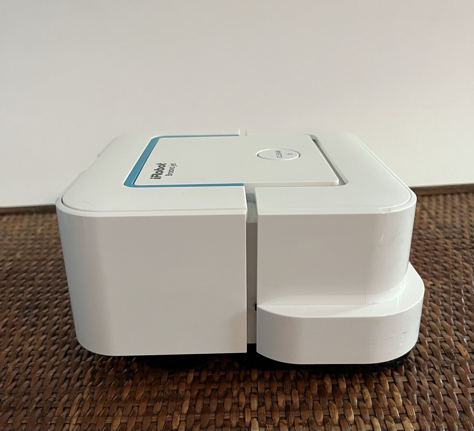 iRobot Braava Jet 240 Robot Mop App Control Precision Spray