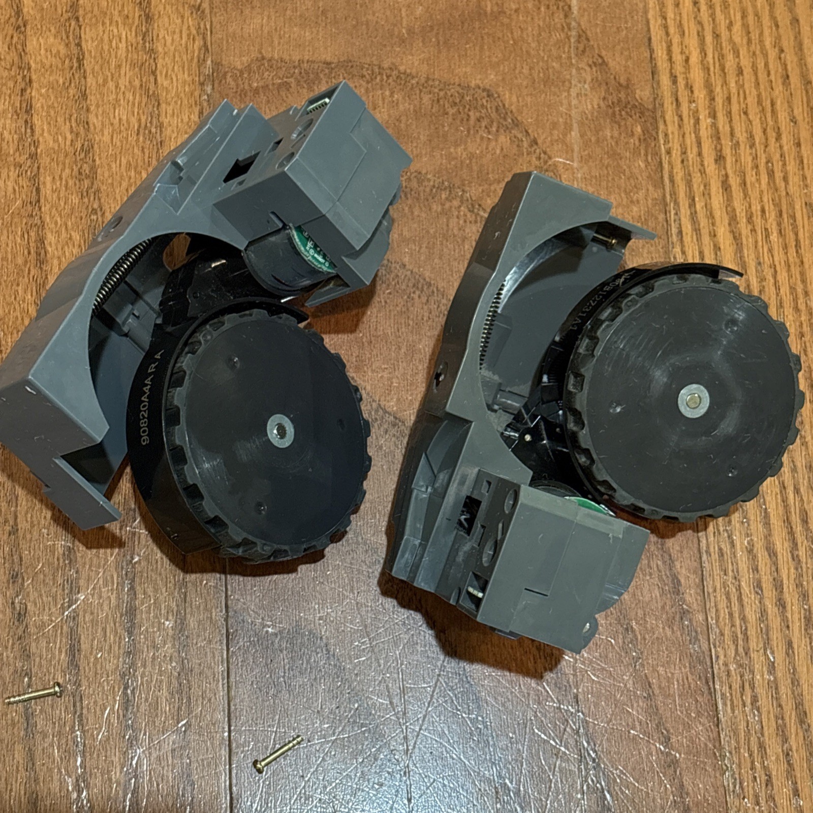OEM iRobot Roomba 980 960 690 675 900 800 700 600 series WHEEL ASSEMBLY R & L
