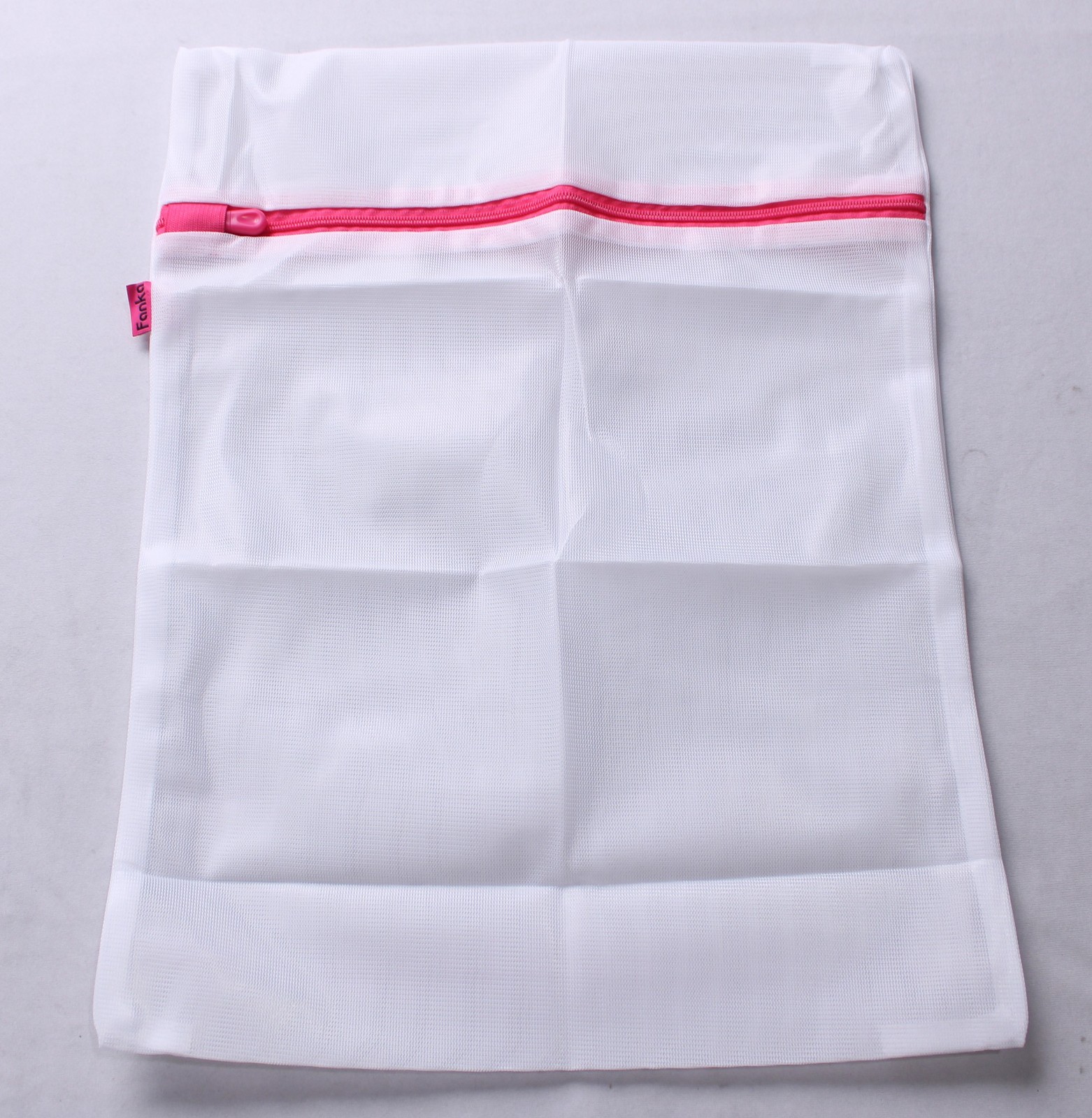 Fanka Unisex Adult’s Durable Zipper Clothes Wash Bag CA4 White One Size NWT