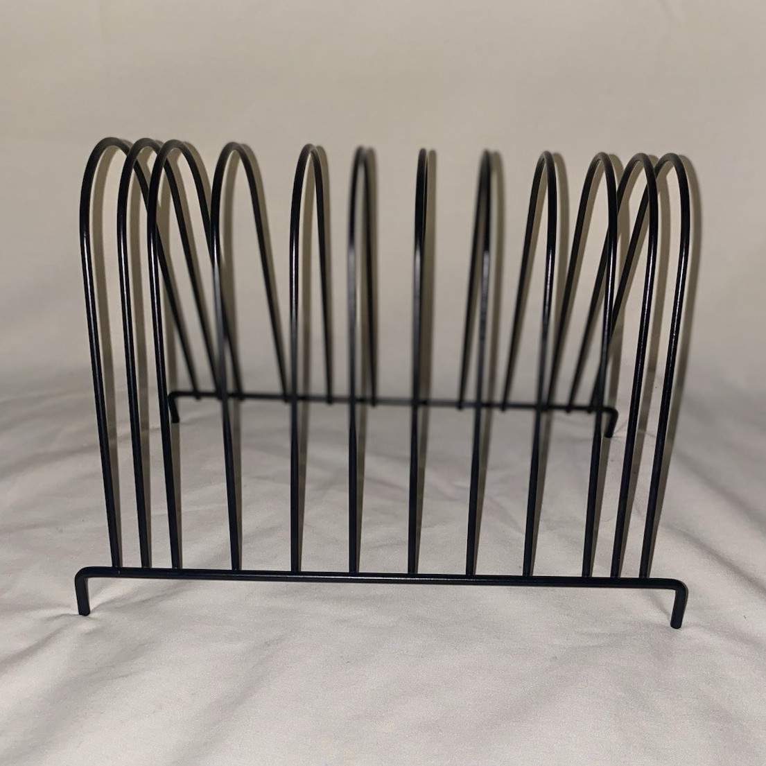 Black Metal Wire Free Standing Magazine/File Folder Rack Organizer Stand. Office