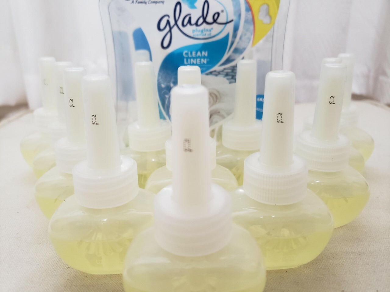 100 Glade Clean Linen Plugins Scented Oil Refills Air Freshener Warmer Large Lot