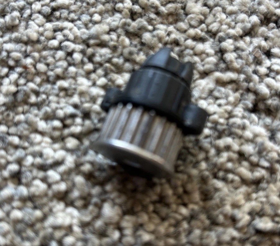 Shark NV771 NV770 ZU701 UV700 GEAR WHEEL ASSEMBLY for Front Brushroll Genuine