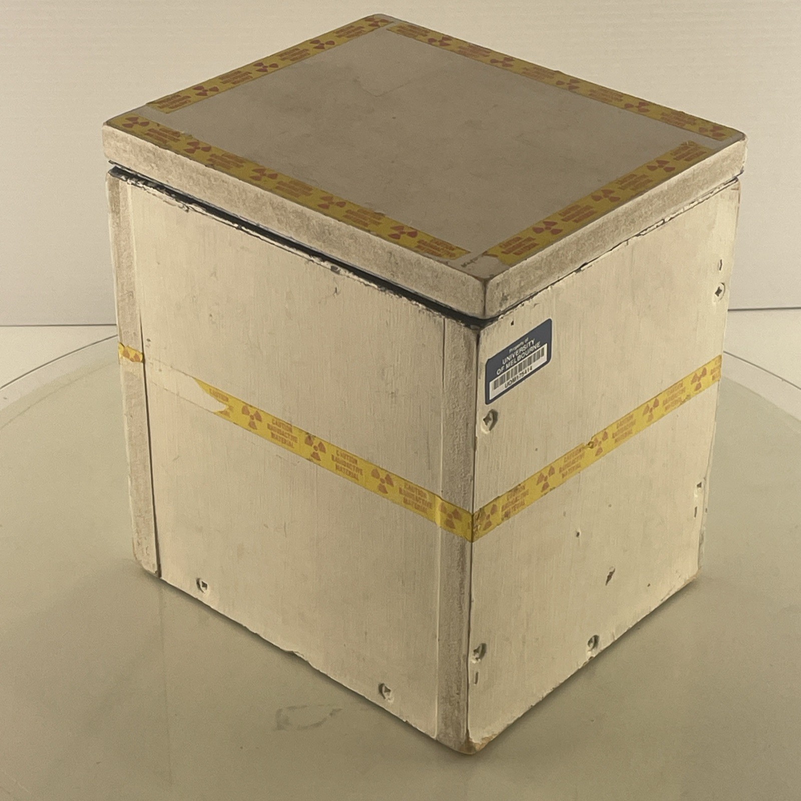 Lead-Lined Wood Box – Extr 19.5 x 16.5 x 22 cm -Intr 15.8 x 13 x 18 cm – Works