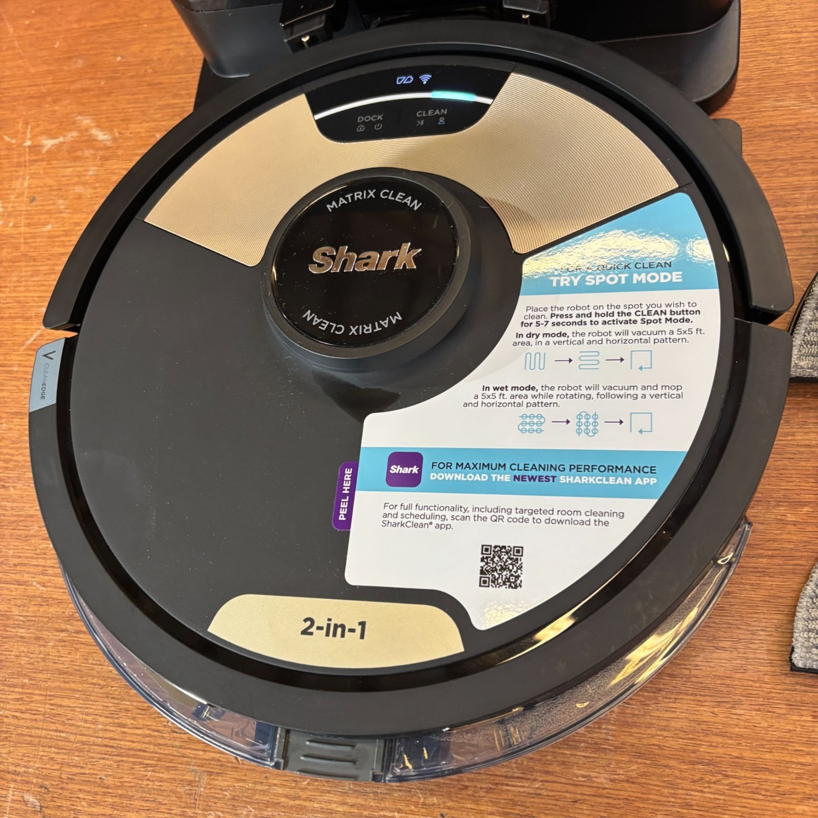 Shark Matrix Plus Robot Vacuum and Mop Combo AV2610WA
