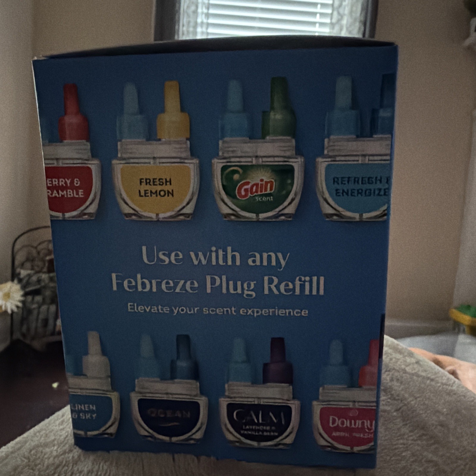 Febreze PLUG Scent Booster Continuous Scent Device Oil Diffuser New
