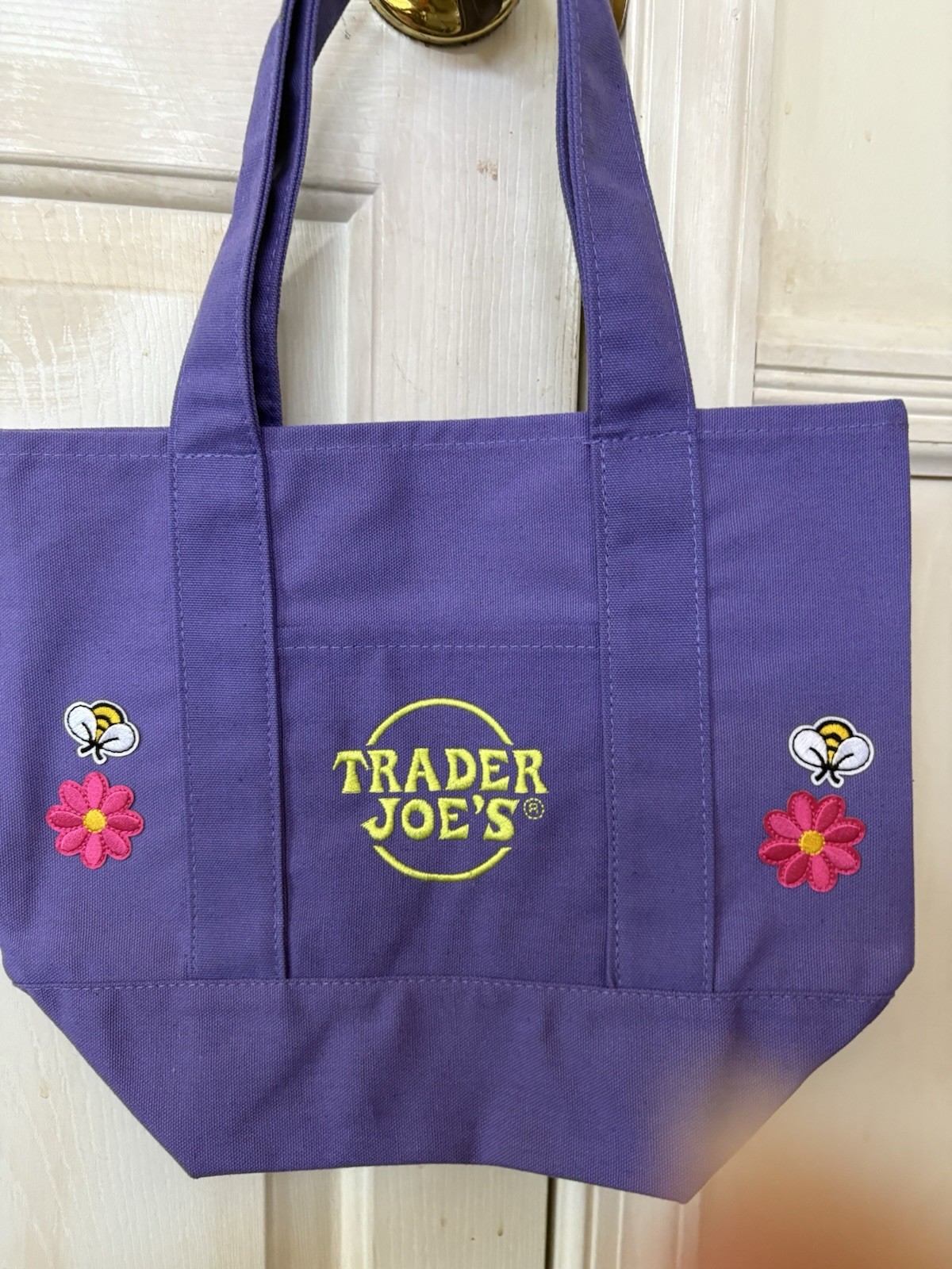 Trader Joe’s One Mini Bag Embroidery Special 4 Flowers and 4 Bees