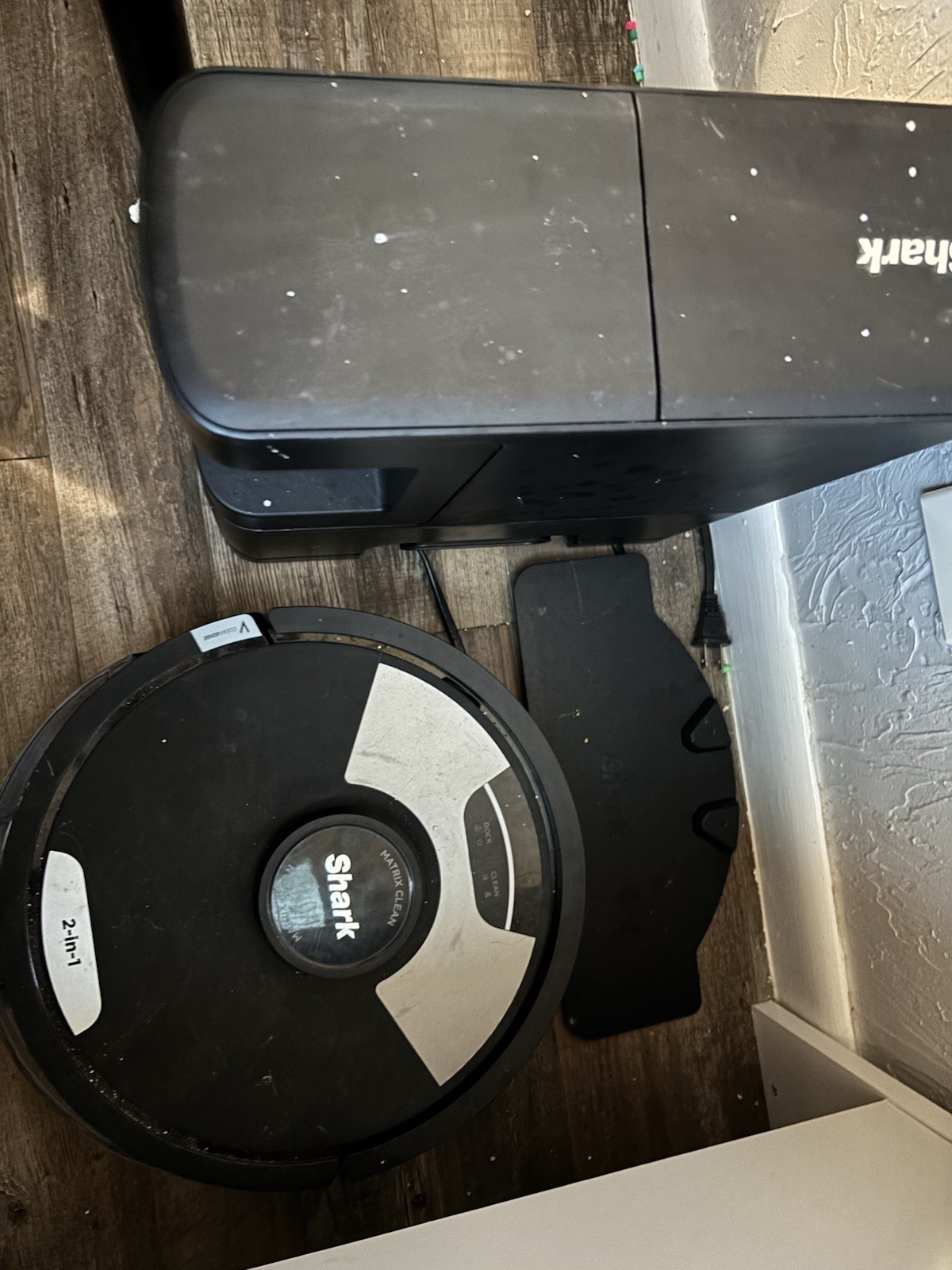 Shark Matrix Plus 2-in-1 Robot Vacuum Mop Self-Emptying Base Black/Gray