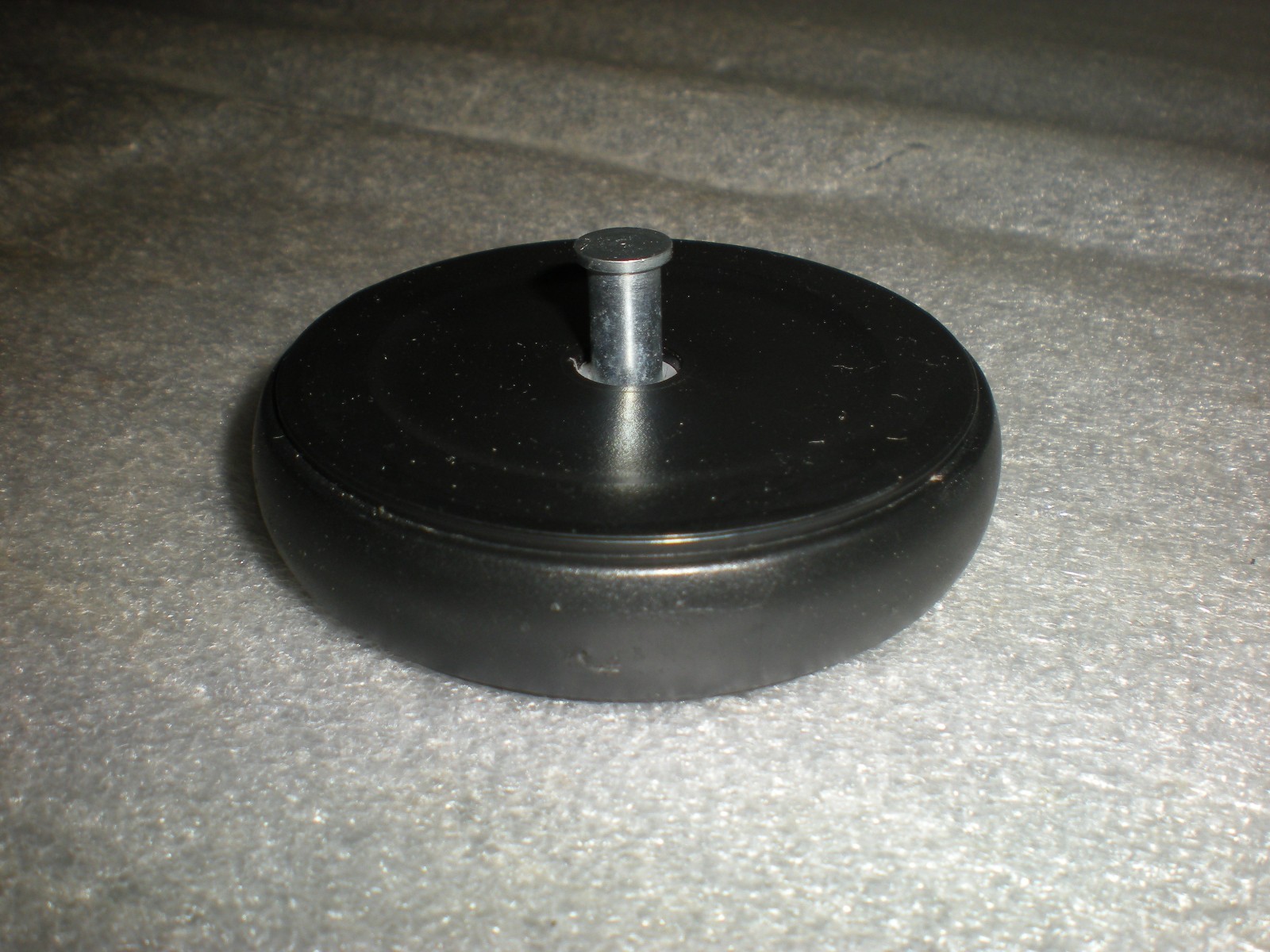 Genuine Shark WD261 HydroVac MessMaster Cordless Vacuum L Or R Rear Wheel & Pin