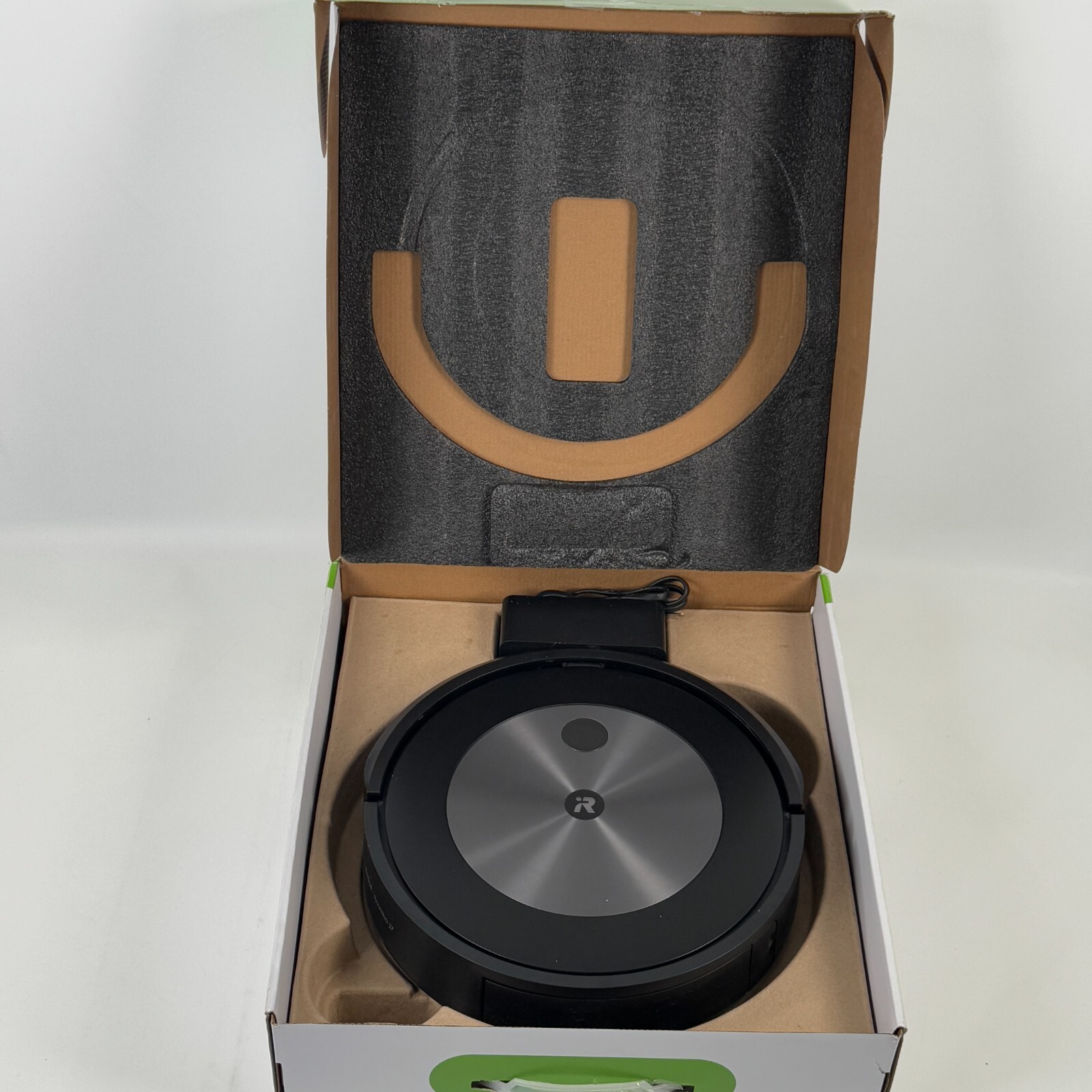 iRobot Roomba j7 Vacuum Cleaning Robot Wi-Fi Unit and Base