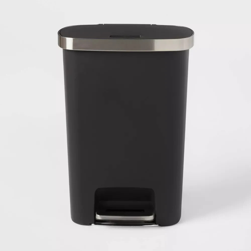 Brightroom Plastic Locking Lid Step Trash Can – 13 Gallon 25.6″ Height (Black)
