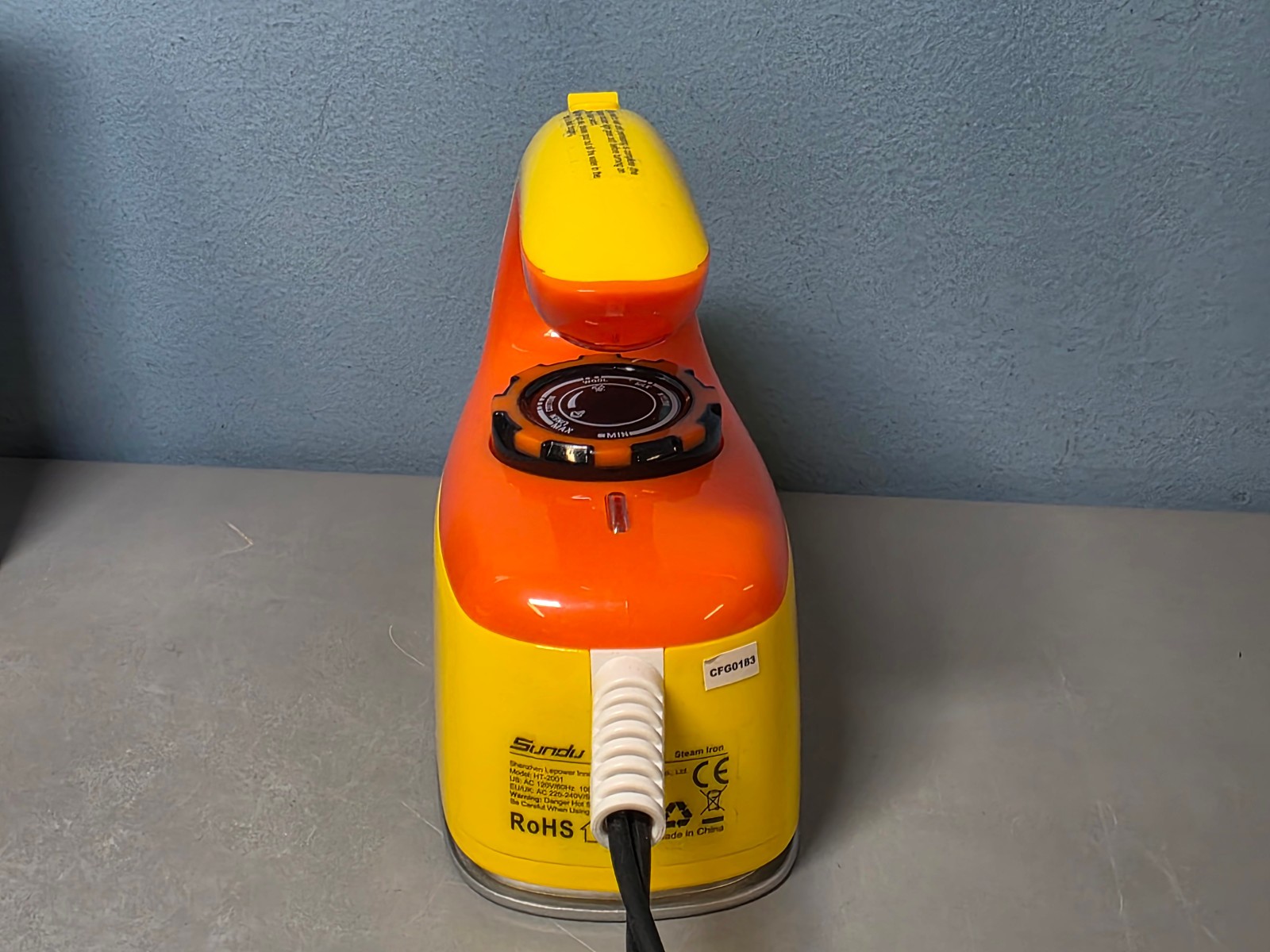 Sundu 1000W Portable & Lightweight Steam Iron w/ Lockable Rest Pad in Yellow