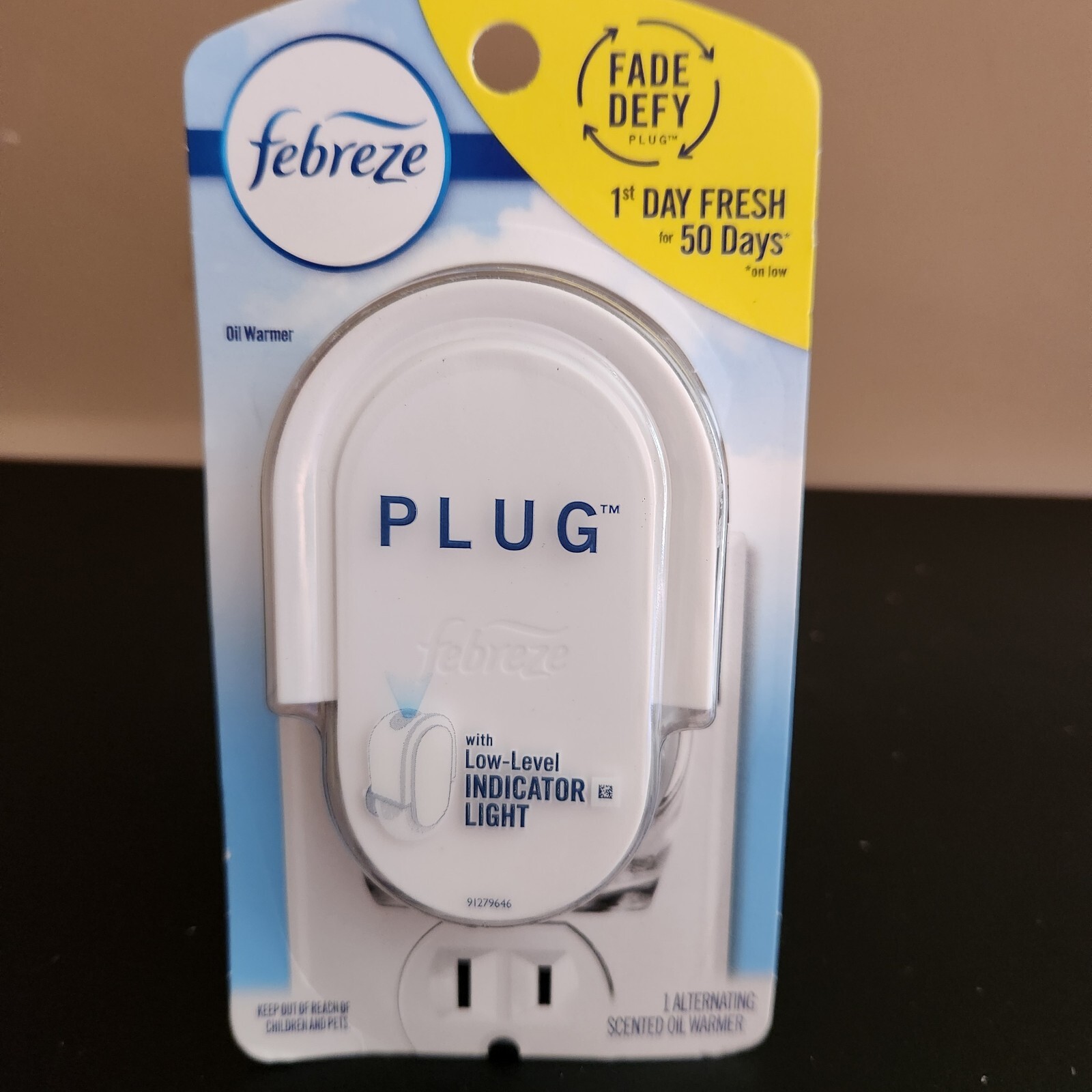 Febreze Plug In Air Freshener Noticeables Dual Scented Oil Warmer