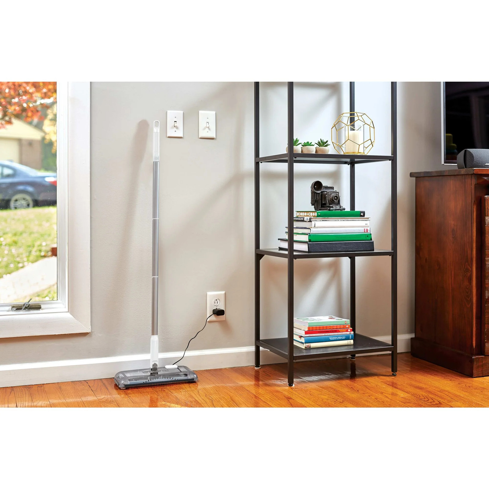 BLACK+DECKER 50 Minute Powered Floor Sweeper – Powder White – HFS115J10