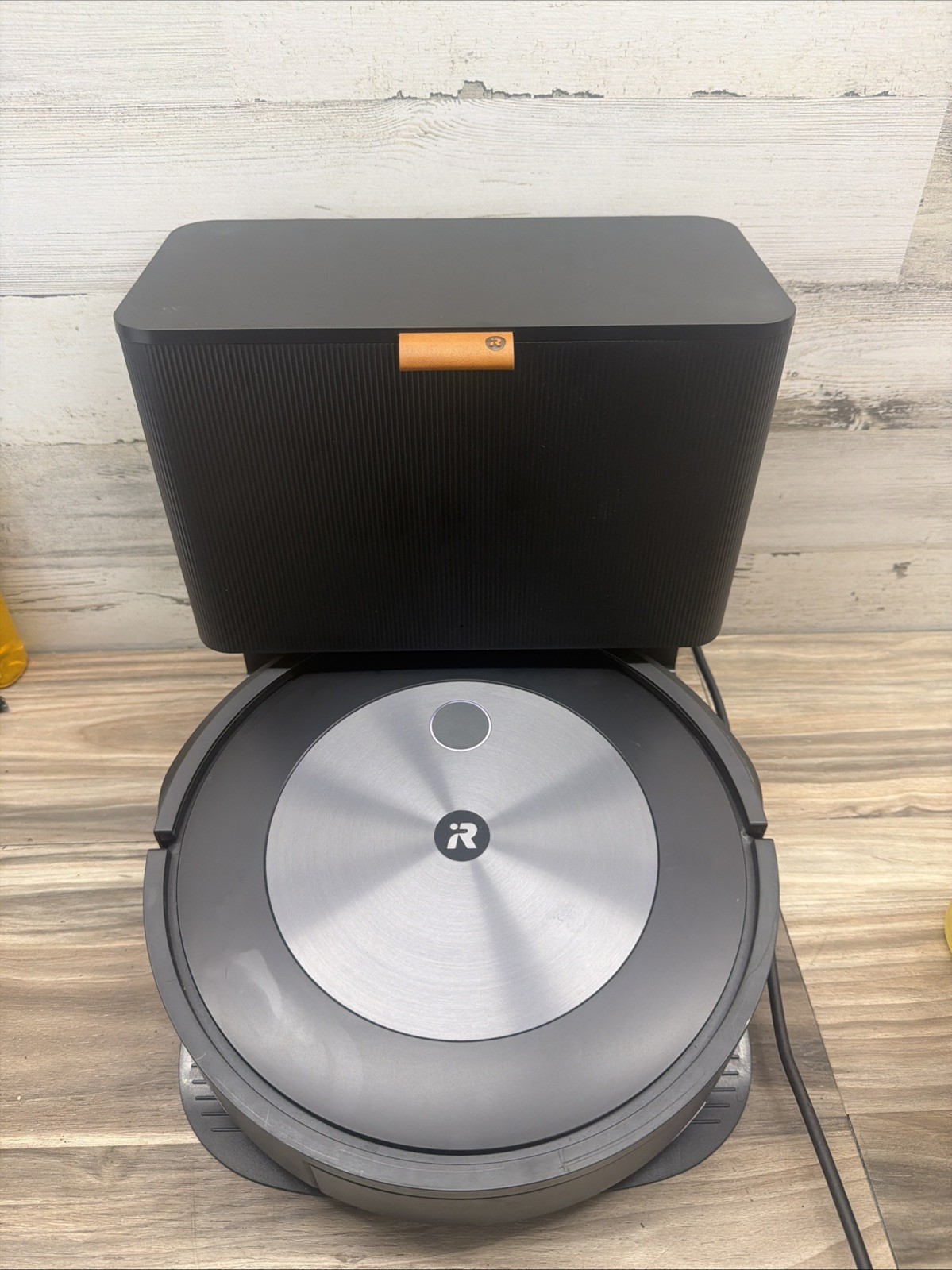 iRobot Roomba j7 Self-Emptying Vacuum Cleaning Robot Works Tested