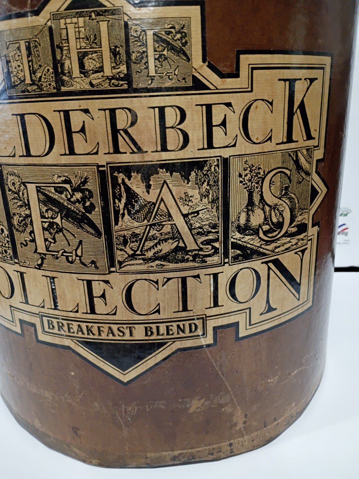 Wilderbeck Teas Collection Red Round Wastebasket w/ Lid 4 Gal Stars Cardboard