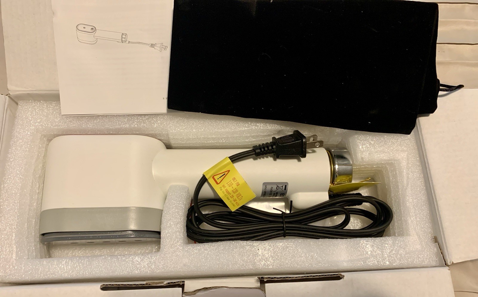 Travel Iron Garmet Steamer NEW Handheld Portable Electric 110-120V Case Vacation