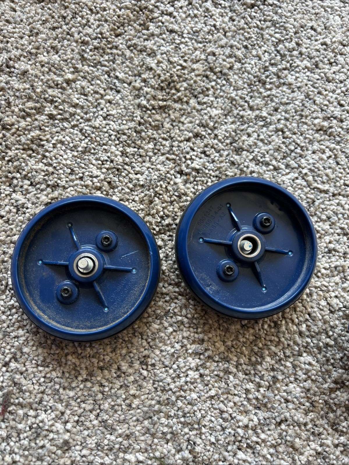 Shark UV700 DuoClean Vacuum Replacement Part Blue Rear Wheels and Axle Pins