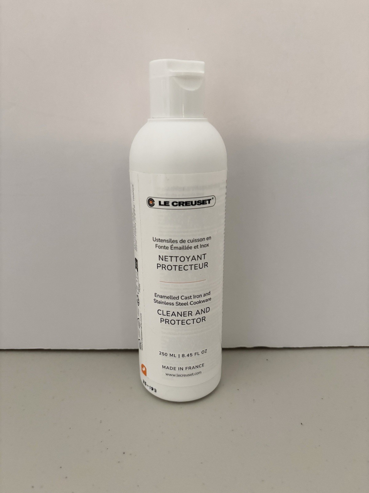 Le Creuset 8.45 oz Cast Iron Cookware Cleaner Protector – NEW Sealed