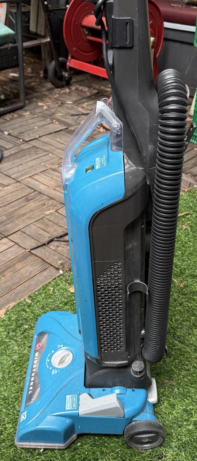 Hoover WindTunnel Tempo Vacuum – Upright Bagged -UH30301 FOR PARTS / REPAIR ONLY