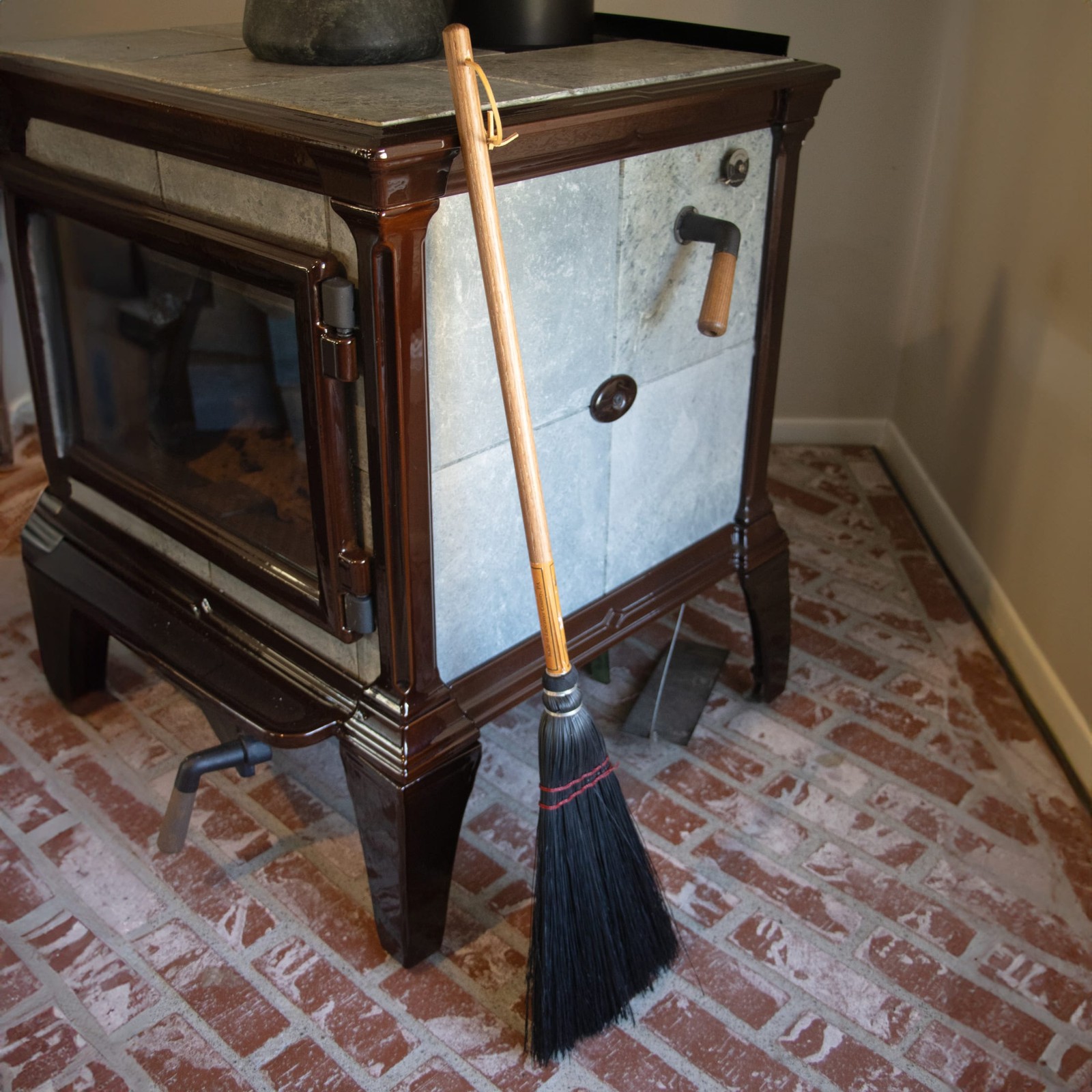 Lehman’s Amish Fireplace Broom, Durable 34 inch Oak Handle and Black Bristles