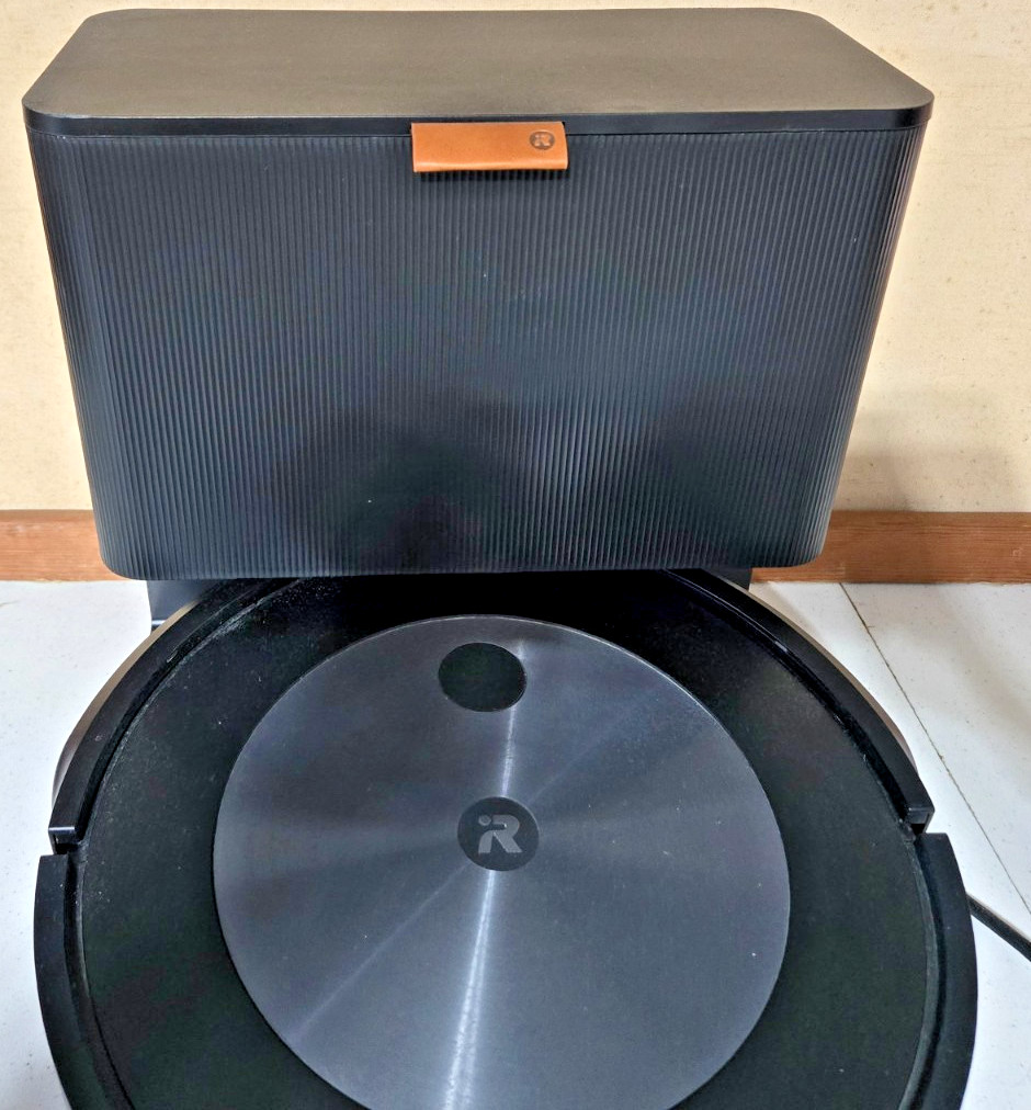 iRobot Roomba j7+ Self-Emptying Vacuum Cleaning Robot – only used two times!!