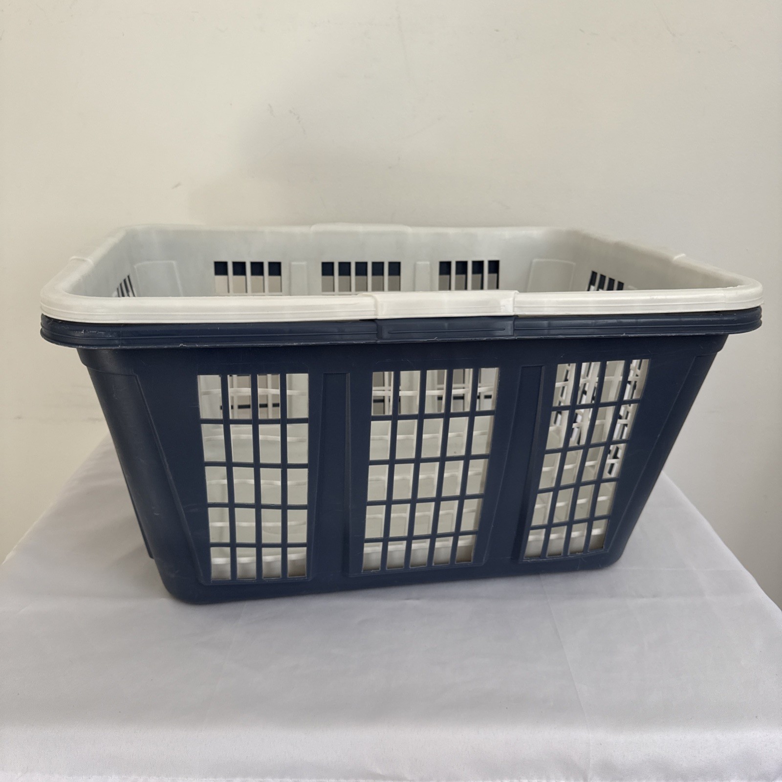 VTG Rubbermaid Laundry Baskets White & Blue No. 2965 Rectangular Retro USA GUC