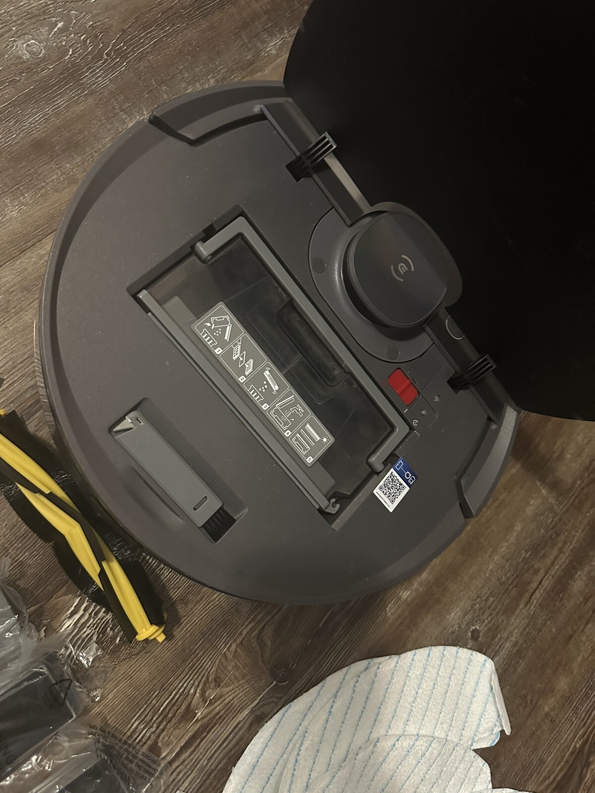 Ecovacs DEEBOT OZMO T8+ Robotic Vacuum Cleaner 2-1 Mop &Vacuum Robot. NO CHARGER
