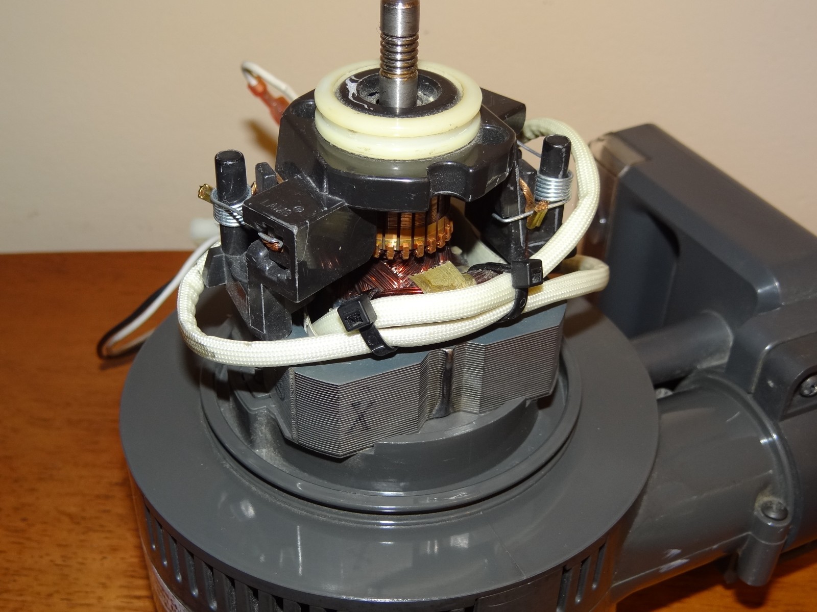 Hoover Platinum UH30010 Vacuum AMETEK Main 120V Motor 122156-00