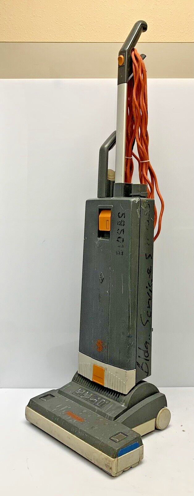 SSS Prosense P15 K 010391 120V 60Hz 6,8A Commercial Upright Vacuum