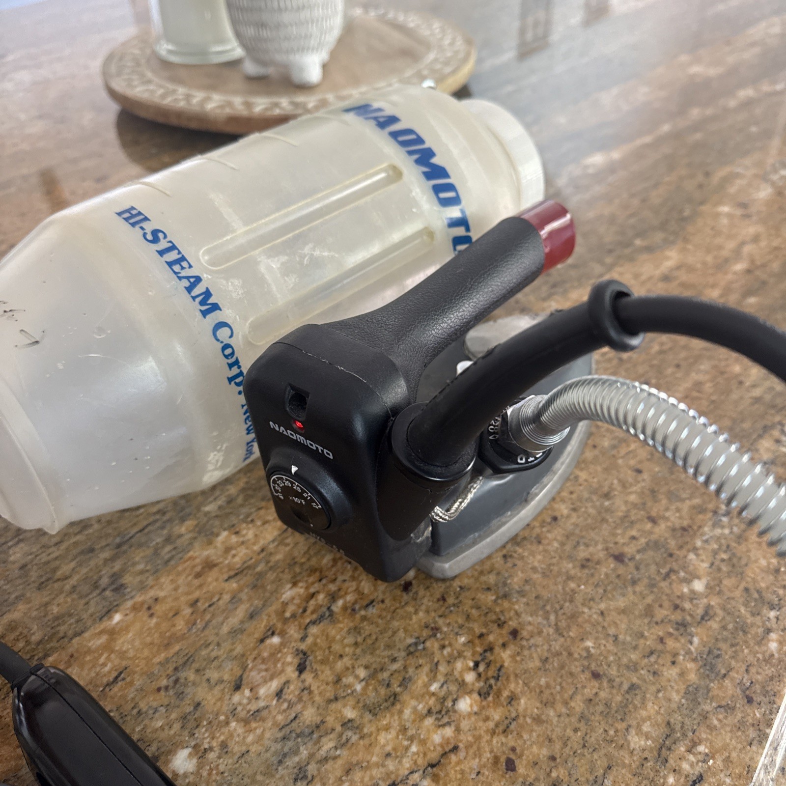 Naomoto HYS-58 Steam Iron Corded w/ Water Tank