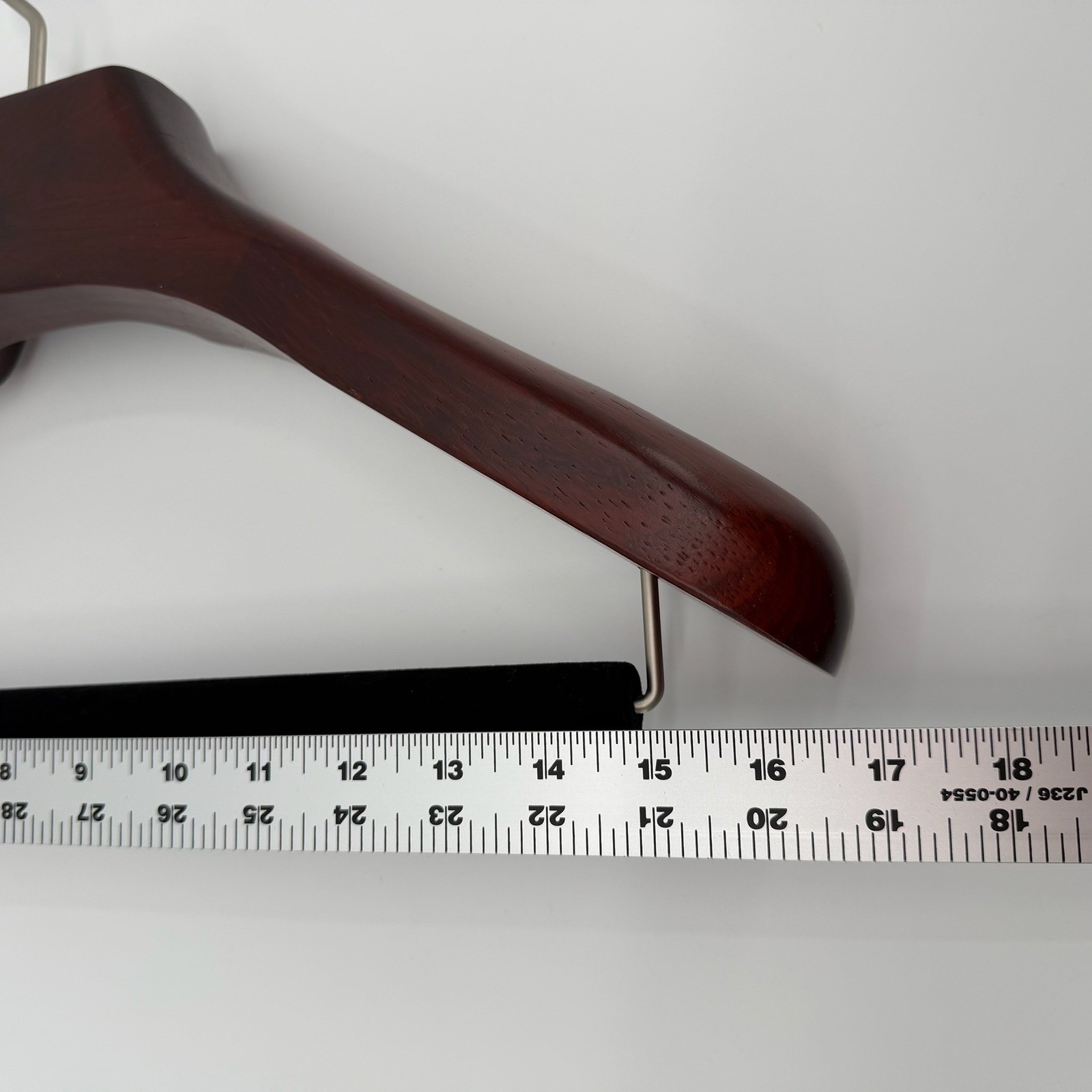 Butler Luxury Tailor Made Suit Hanger Wooden Velvet Trouser Bar Wide Shoulder