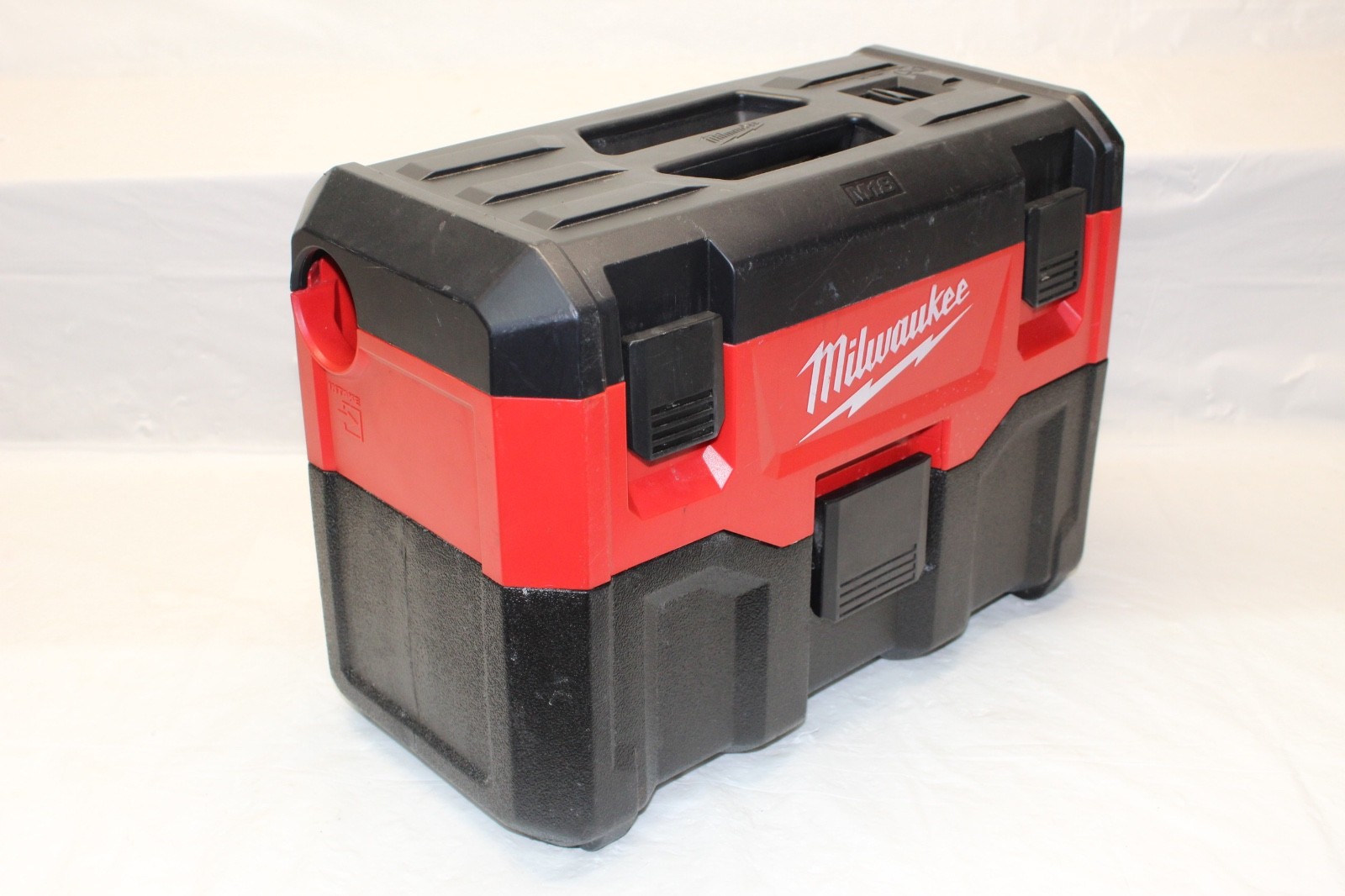 Milwaukee 0880-20 18V Wet/Dry Vacuum Cleaner – Red P12