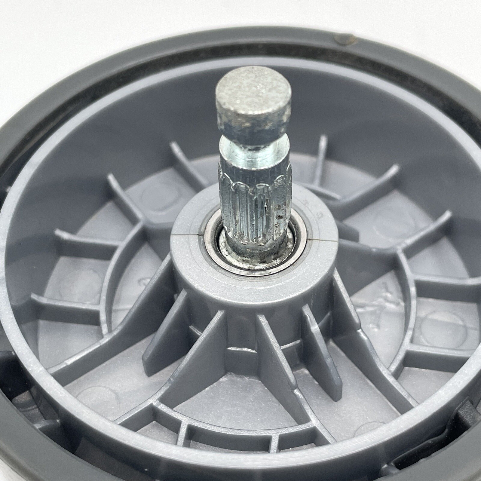 SHARK NV42 NV70 NV71 UV420 NV60 NV141 LEFT OR RIGHT WHEEL W/ PIN OEM PART GRAY