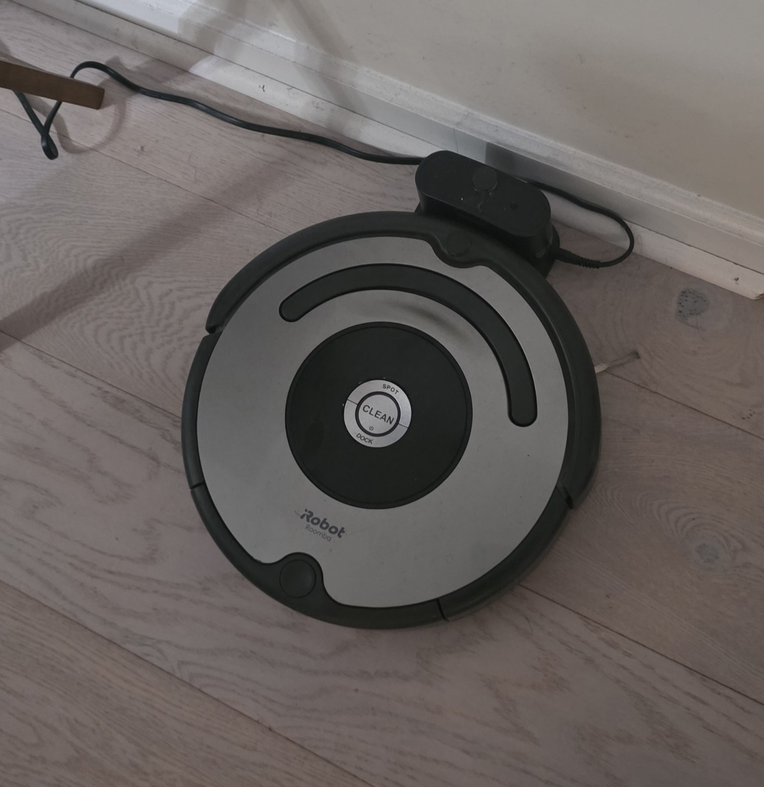 iRobot Roomba Robotic Vacuum Cordless Bagless w/ Dock Gray/Black