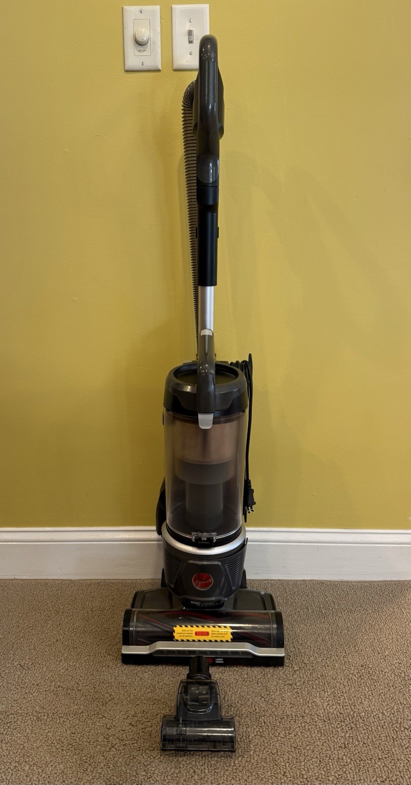 Hoover WIndtunnel Tangle Free Vacuum Cleaner W/Attachment ~ Model UH77100V