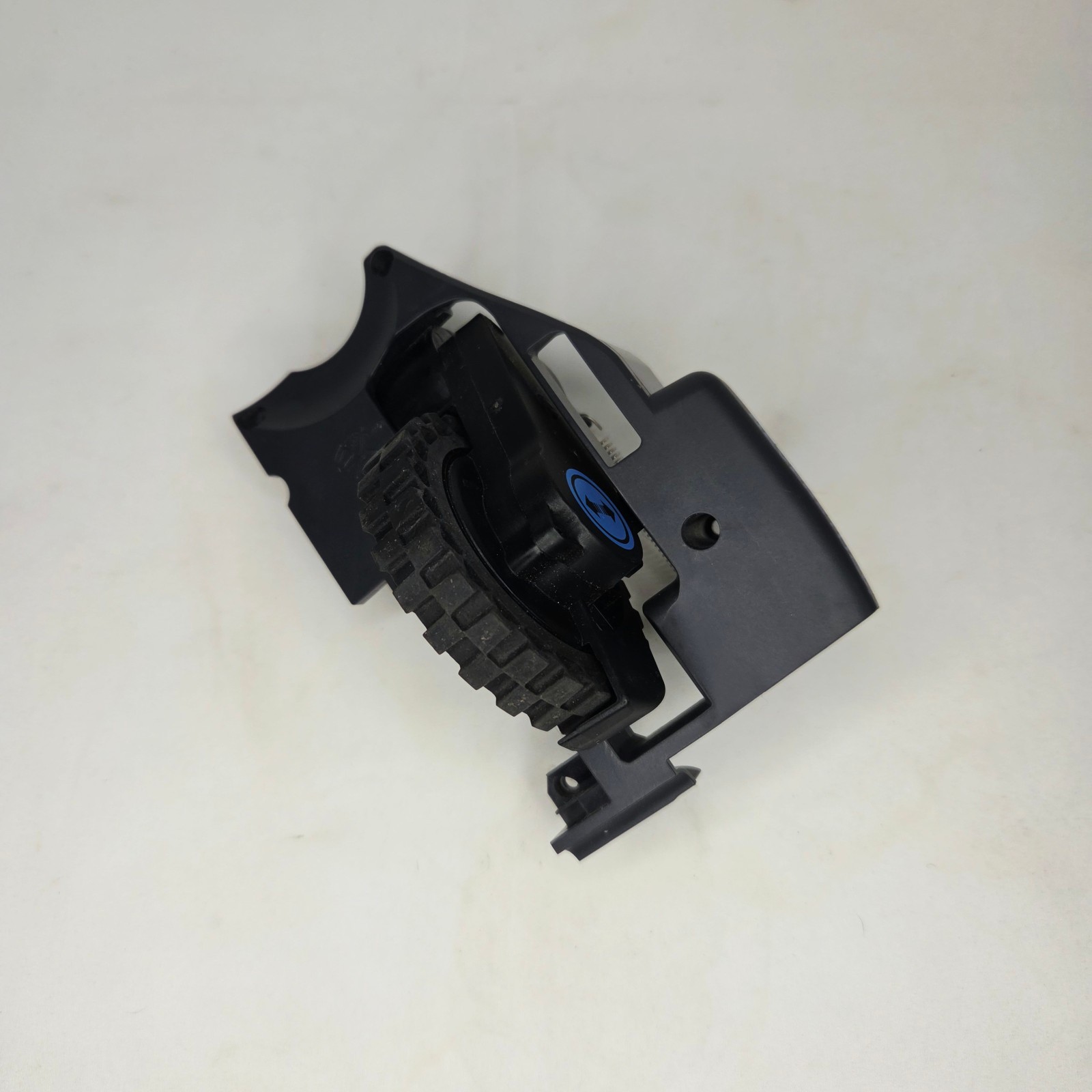 Shark PowerDetect NeverTouch Robot – RV2820YE – Left Wheel Motor