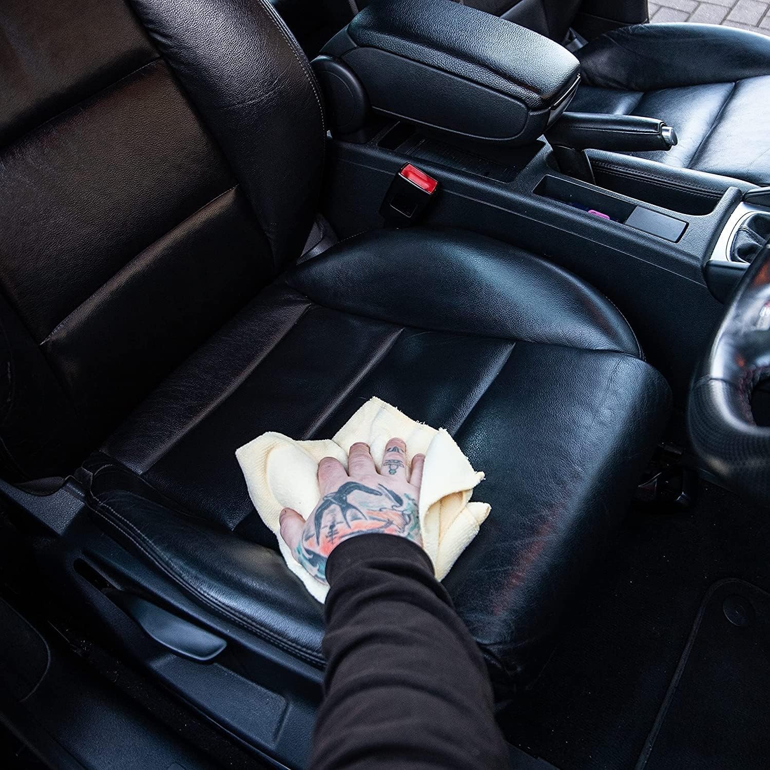 Meguiar’s Ultimate Leather Detailer, Cleans, Conditions & Protects Car Leather